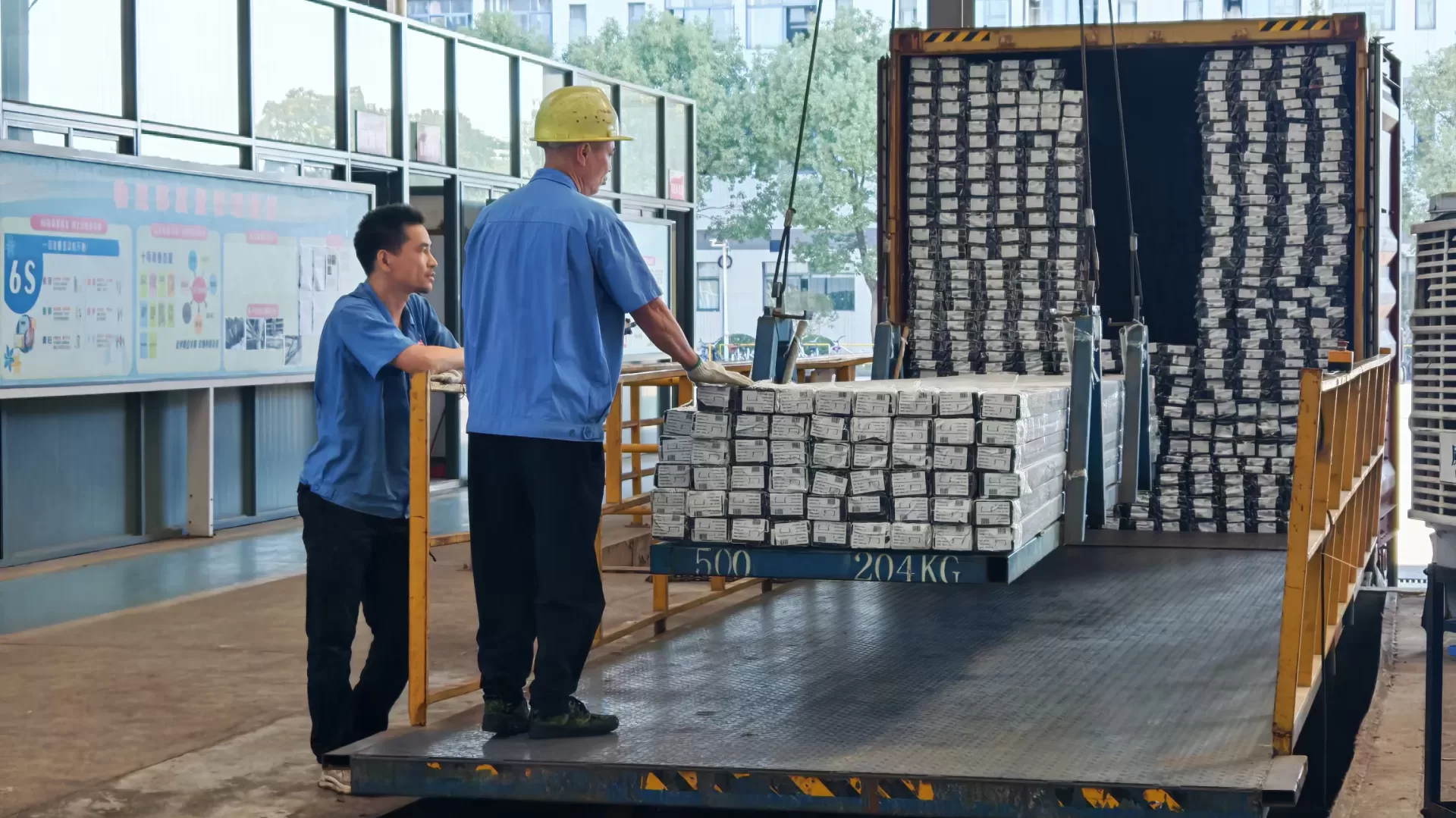 Carga y Envío de Perfiles de Aluminio: Seguridad y Eficiencia