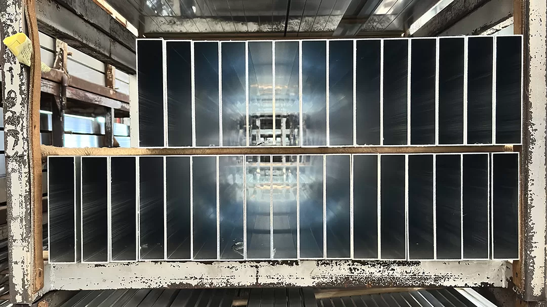 Tubular Cuadrado de Aluminio: La Esencia de la Precisión y el Diseño con PETREL