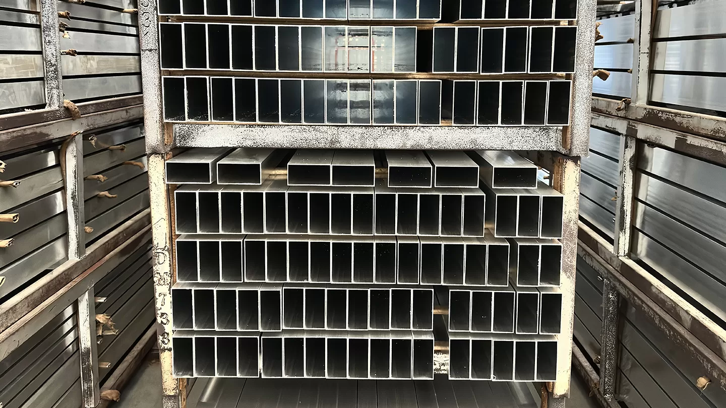 Tubular Cuadrado de Aluminio: La Esencia de la Precisión y el Diseño con PETREL