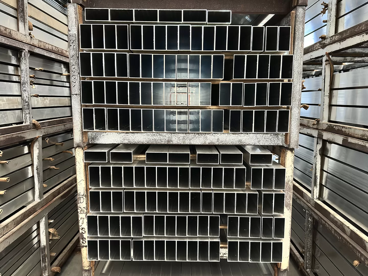 Perfil Aluminio Extruido: La Guía Definitiva para Proyectos Industriales y Arquitectónicos de Alto Rendimiento